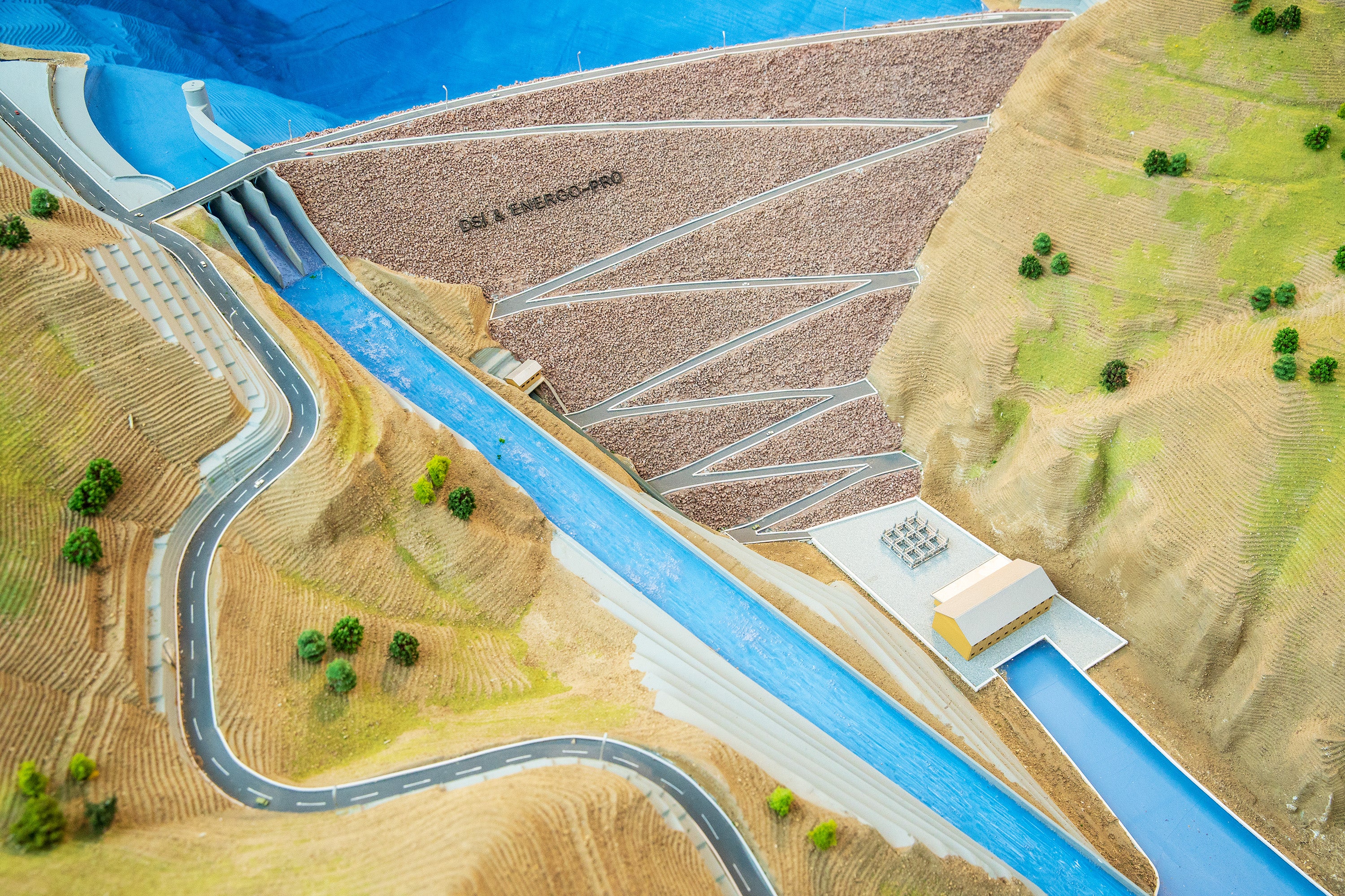Build Model Hydroelectric Dam