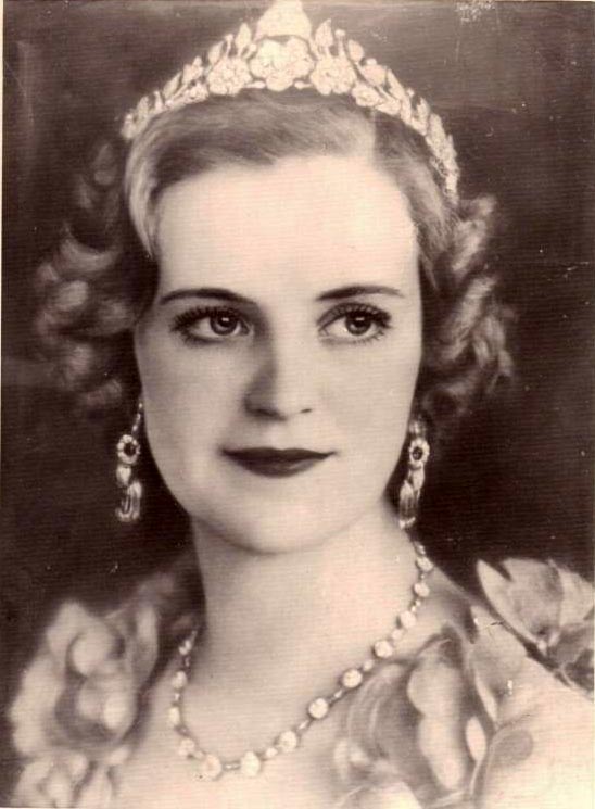 what role did Queen Geraldine's American heritage play in her cultural identity