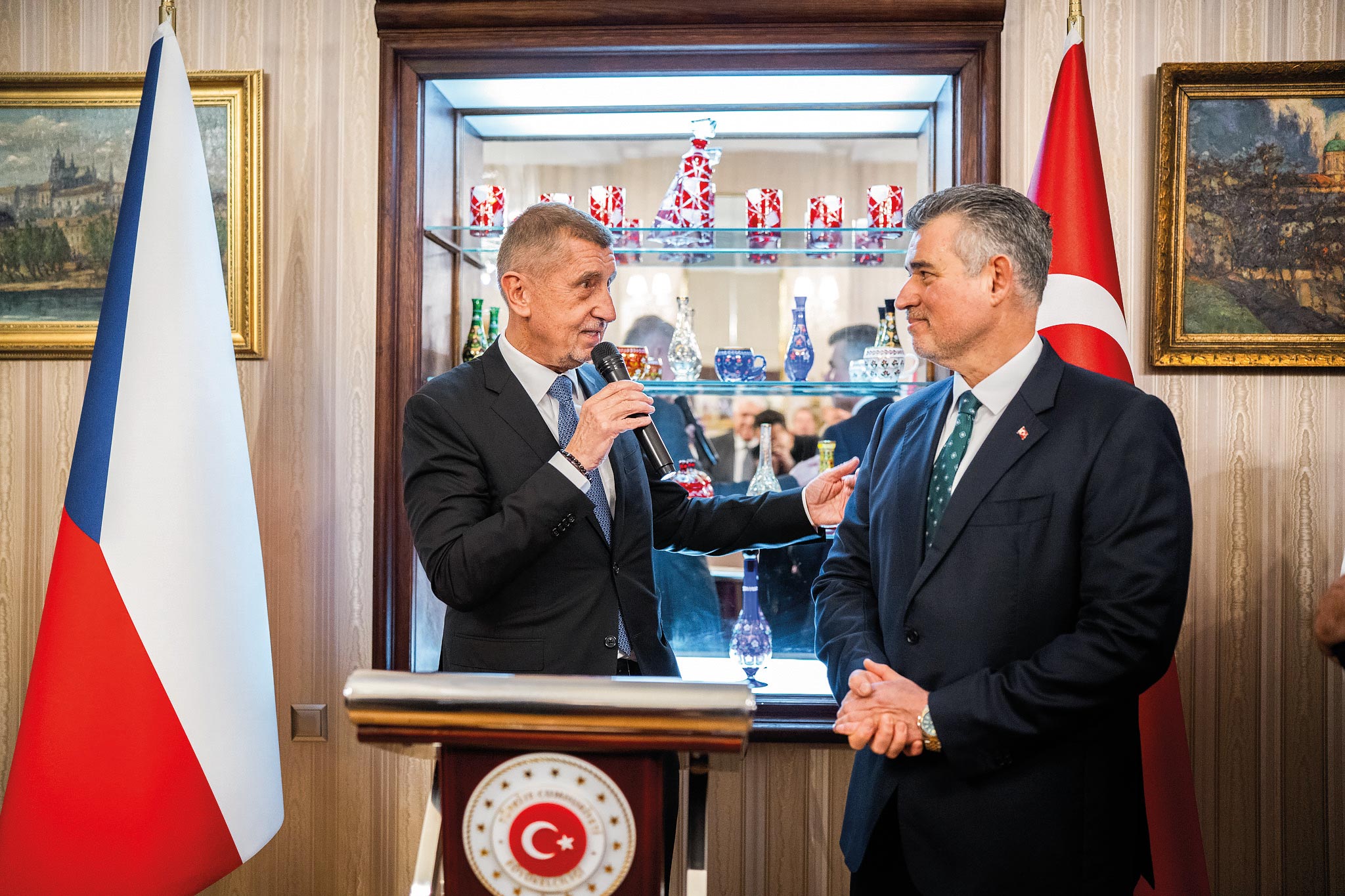 Setkání diplomacie a tradic