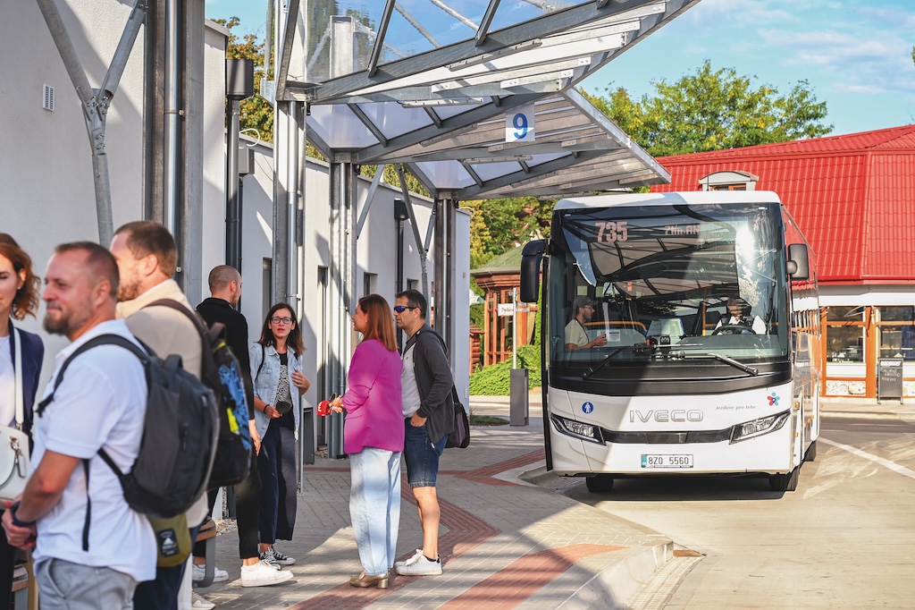 Prví cestujúci na linke Zlín – Trenčín